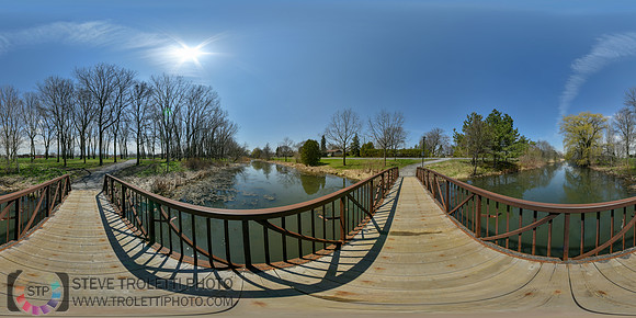360 East Bridge / Pont Est parc de la rue de la rivière aux pins