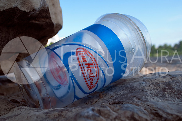 Litter - Tim Hortons Coffee Cup / Déchets - Tasse de café Tim Hortons