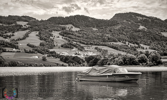 End of the day on the Gruyère Lake