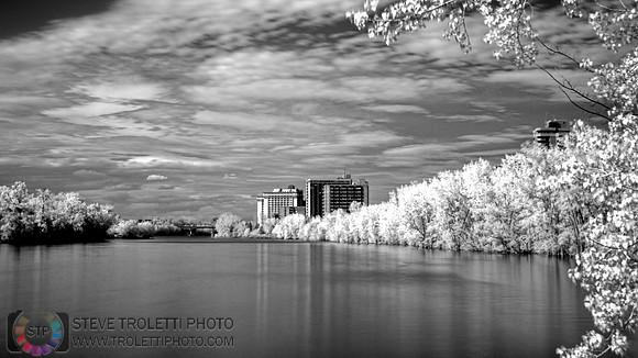 Riviere-des-prairies - INFRAROUGE / Montreal Back River - INFRARED