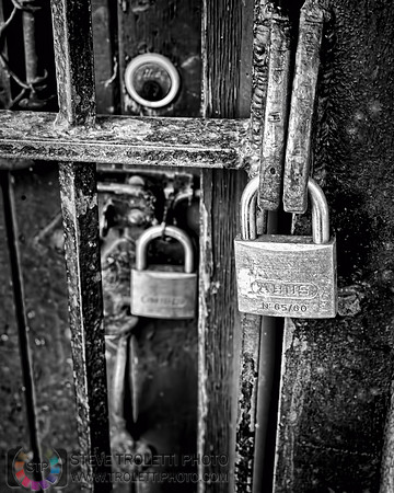 Locked / Verrouillés