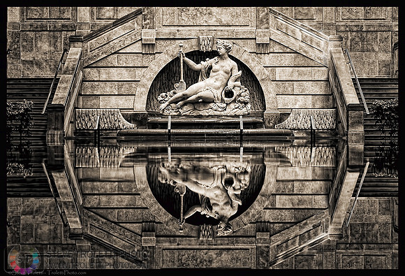 Amphitrite - Reflections of a Sea-Goddess / Réflexions d'une déesse de la mer